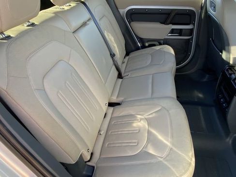 Used 2020 Land Rover Defender 110 SE image 22