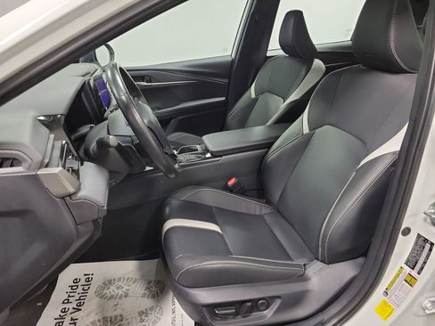 Used 2025 Toyota Camry SE image 13