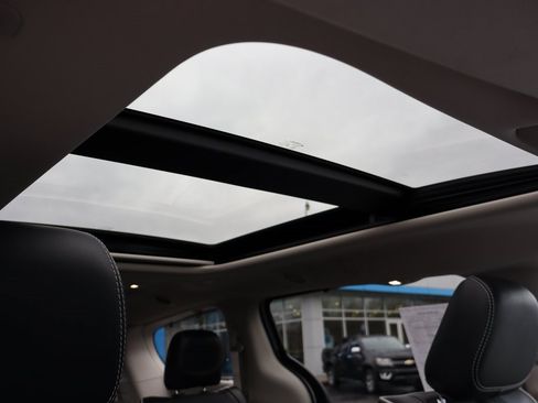 Used 2022 Chrysler Pacifica Limited image 23