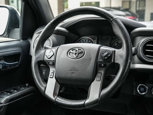 Used 2021 Toyota Tacoma TRD Sport w/ Technology Package AWD/4WD image 14