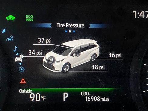 Used 2026 Toyota Sienna XLE FWD image 35