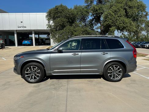 Used 2018 Volvo XC90 T5 Momentum w/ Convenience Package image 3
