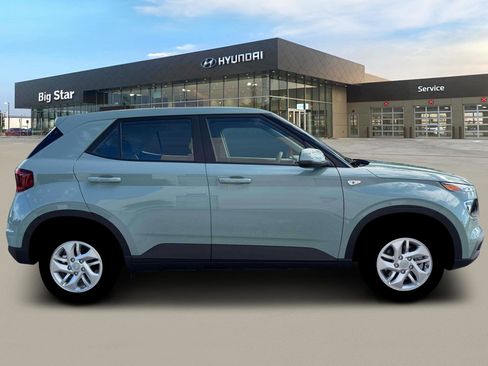New 2026 Hyundai Venue SE FWD image 9