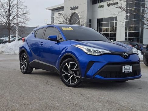 Used 2021 Toyota C-HR XLE image 2