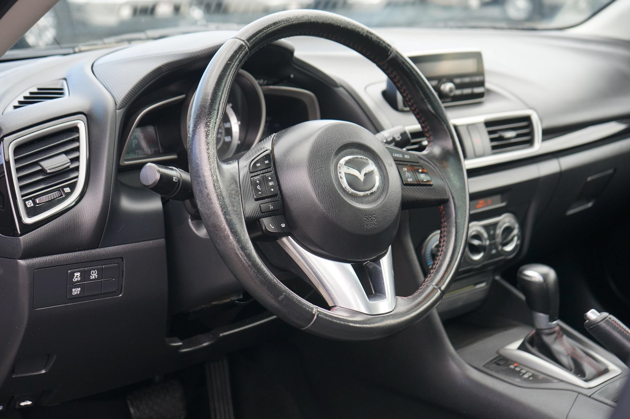 Used 2014 MAZDA MAZDA3 i Touring w/ Moonroof Package 1 FWD image 11