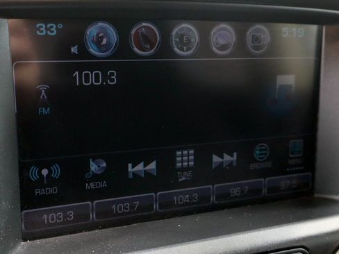 Used 2018 GMC Canyon SLE w/ SLE Convenience Package image 2