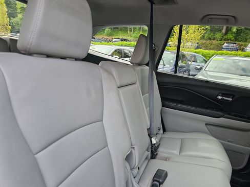 Used 2020 Honda Pilot Touring image 12