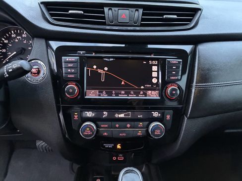 Used 2019 Nissan Rogue SL w/ Premium Package image 20