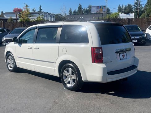 Used 2010 Dodge Grand Caravan SXT image 5