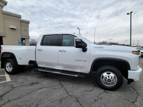 Used 2020 Chevrolet Silverado 3500 High Country image 21