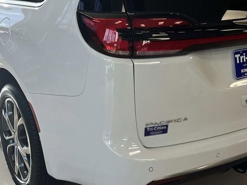 New 2026 Chrysler Pacifica Pinnacle w/ Trailer Tow Group image 5