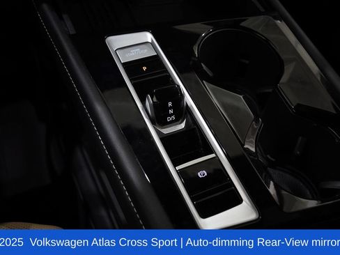 Used 2025 Volkswagen Atlas Cross Sport SE FWD image 25