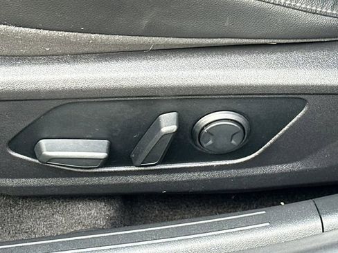 Used 2021 Hyundai Elantra Limited image 36