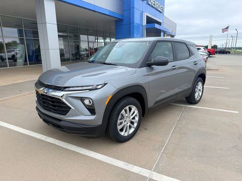New 2026 Chevrolet TrailBlazer LS w/ LS Convenience Package FWD image 2
