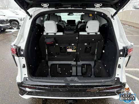 Certified 2025 Toyota Sienna XSE image 9