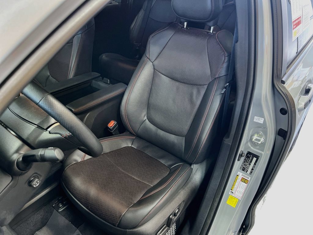 Used 2025 Toyota Sienna XSE w/ XSE Premium Package FWD image 20