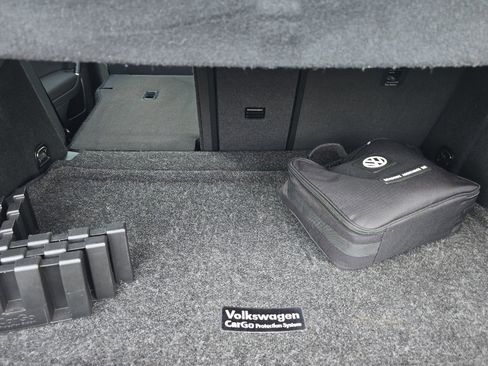 Used 2017 Volkswagen Golf S image 16