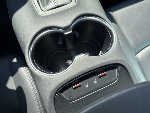 Used 2023 Toyota Venza XLE image 29