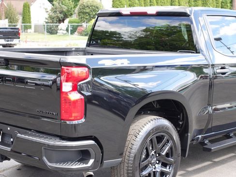 Used 2023 Chevrolet Silverado 1500 Custom AWD/4WD image 11