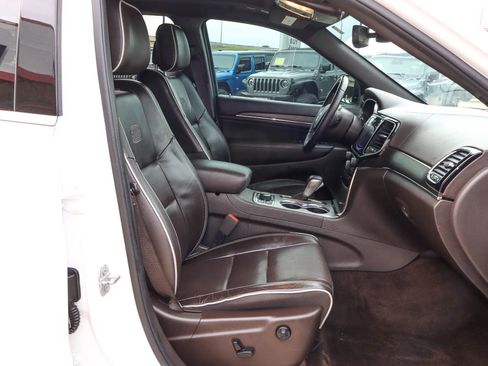 Used 2019 Jeep Grand Cherokee Overland AWD/4WD image 29