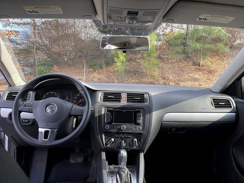Used 2011 Volkswagen Jetta SEL image 18