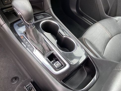Used 2023 Chevrolet Equinox Premier AWD/4WD image 40