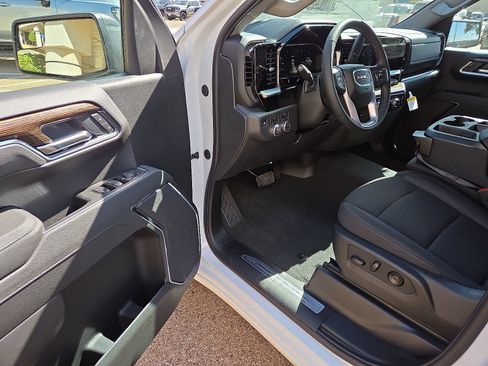 New 2026 GMC Sierra 1500 Elevation w/ Elevation Select Package AWD/4WD image 9
