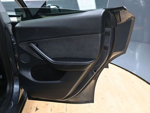 Used 2023 Tesla Model Y Long Range AWD/4WD image 41