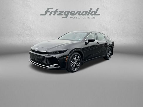 Used 2024 Toyota Crown XLE image 3