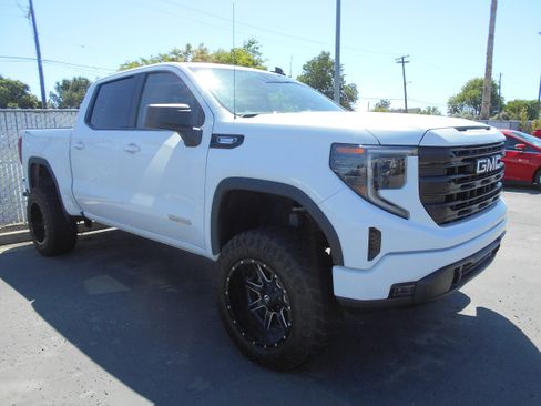 Used 2023 GMC Sierra 1500 Elevation AWD/4WD image 3