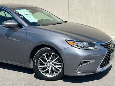 Used 2017 Lexus ES 350 w/ Premium Package FWD image 2