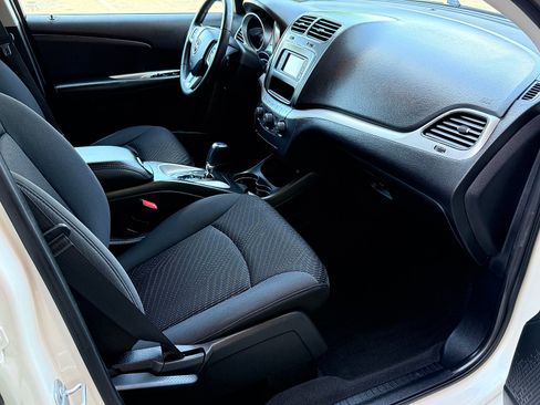 Used 2018 Dodge Journey SE w/ Connectivity Group FWD image 32