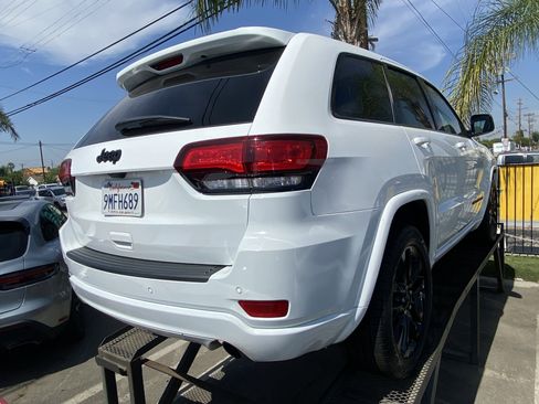 Used 2021 Jeep Grand Cherokee Laredo X image 8