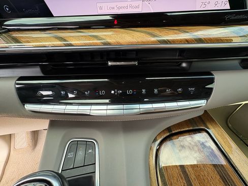 Used 2021 Cadillac Escalade ESV Premium Luxury Platinum AWD/4WD image 14