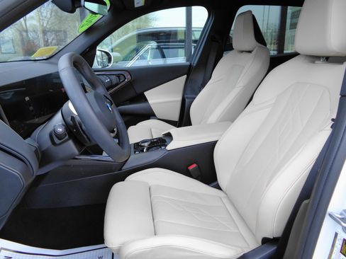 Used 2025 BMW X3 xDrive30i w/ Premium Package image 9