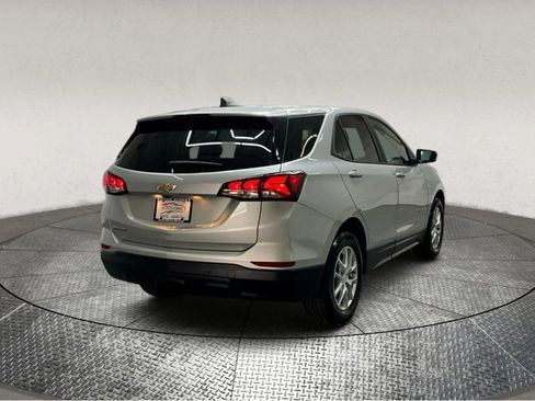 Used 2022 Chevrolet Equinox LS w/ LS Convenience Package image 8