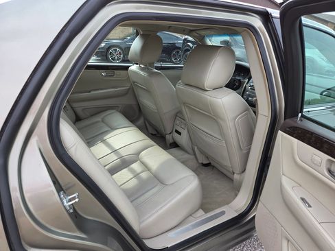 Used 2011 Cadillac DTS Luxury FWD image 19