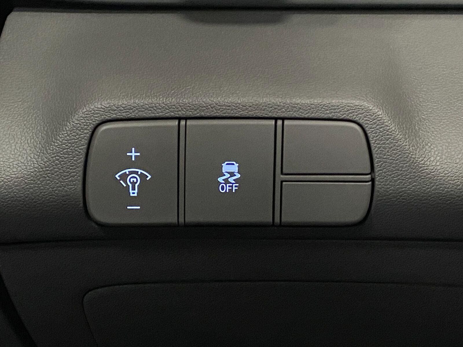 Certified 2025 Hyundai Elantra SEL FWD image 13