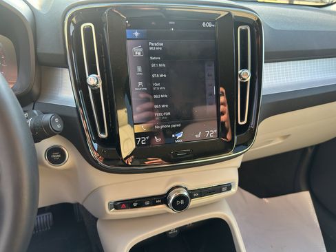 Used 2022 Volvo XC40 T5 Momentum AWD/4WD image 18