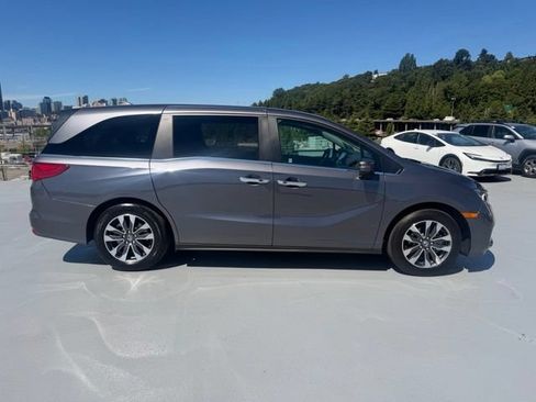 Certified 2024 Honda Odyssey EX-L image 3