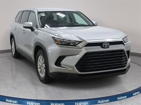 Used 2025 Toyota Grand Highlander AWD image 3