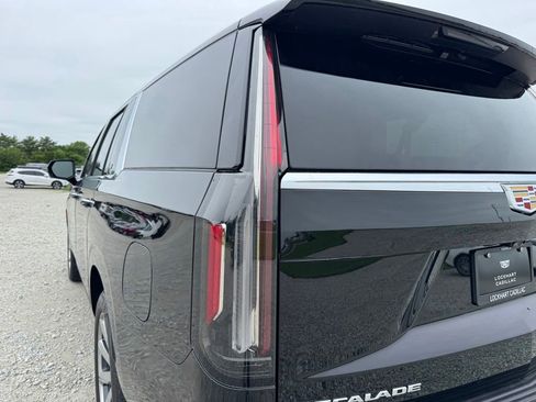 Certified 2024 Cadillac Escalade ESV Premium Luxury Platinum AWD/4WD image 13