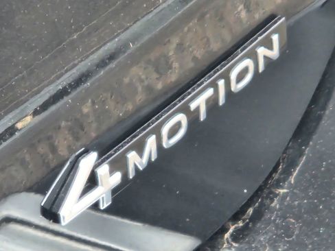 Certified 2024 Volkswagen Taos SE image 13