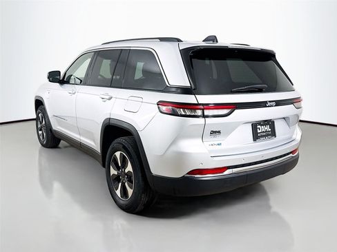 Used 2022 Jeep Grand Cherokee Limited 4xe image 10