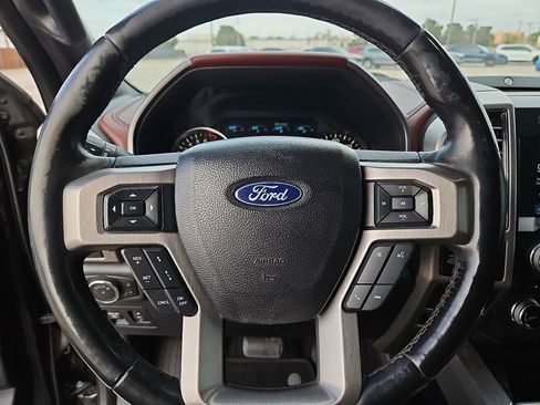 Used 2018 Ford F150 Platinum w/ Equipment Group 701A Luxury AWD/4WD image 30