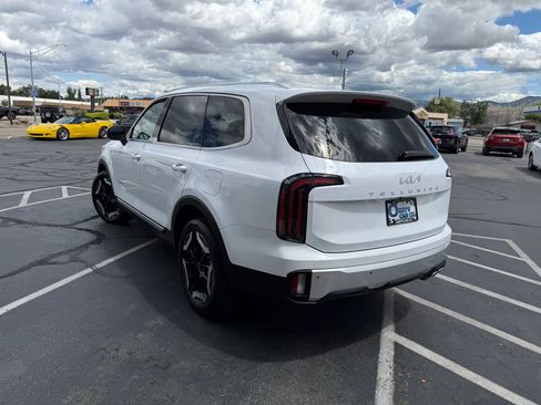 Used 2024 Kia Telluride EX w/ EX Captain's Chair Package FWD image 5