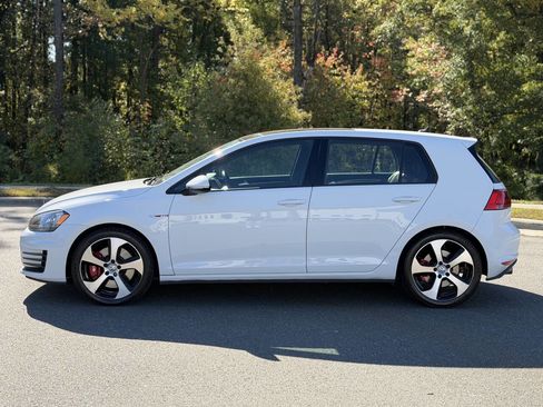 Used 2017 Volkswagen GTI SE image 4