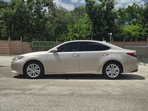 Used 2015 Lexus ES 350 w/ Premium Package FWD image 7