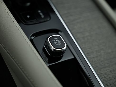 Used 2023 Volvo XC90 B5 Plus w/ Protection Package image 39