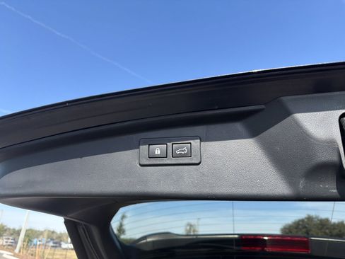 Used 2021 Subaru Outback Premium image 11